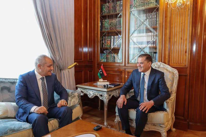 أزمة السيولة واحتياجات المواطنين تفجّران جدلاً حول «مشاريع التنمية»