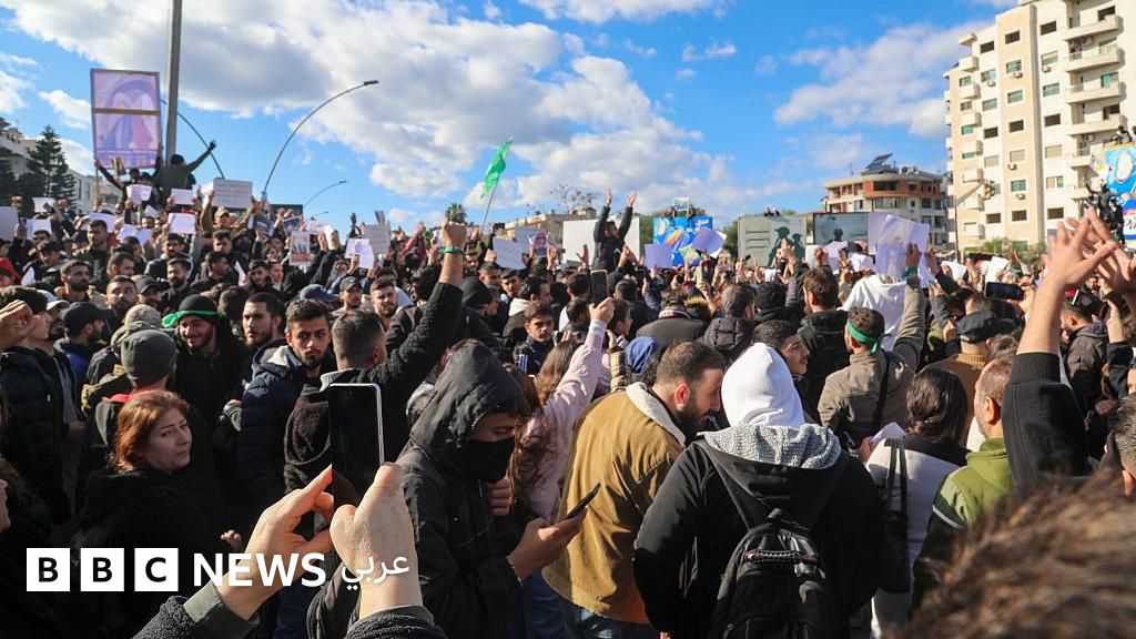 اللاذقية:-مقتل-ثلاثة-أشخاص-وإصابة-العشرات-خلال-احتجاجات-للعلويين-في-اللاذقية-بالساحل-السوري-–-bbc-news-عربي
