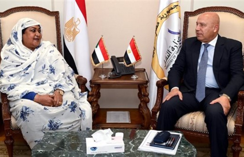مصر والسودان تبحثان التكامل الصناعي والتجاري ومشروعات مشتركة في الغزل والدواء والأسمدة – اون سودان