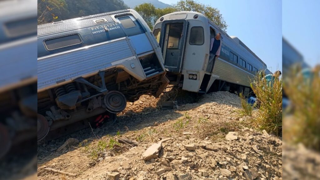 شاهد لحظات إنقاذ أشخاص عالقين بعد خروج قطار عن مساره في المكسيك