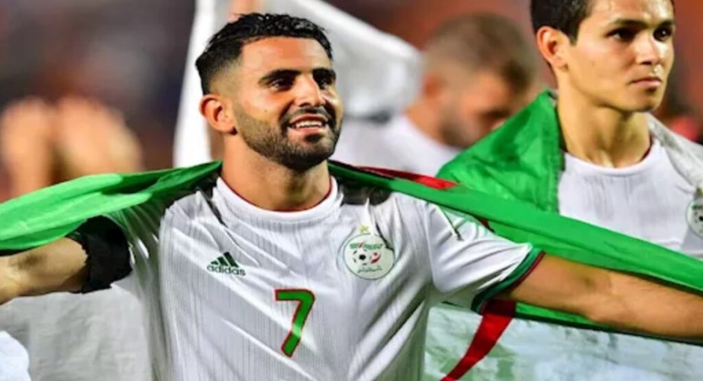 فاق محرز يدكون شباك السودان بثلاثية نظيفة في انطلاقة قوية للجزائر بالكان